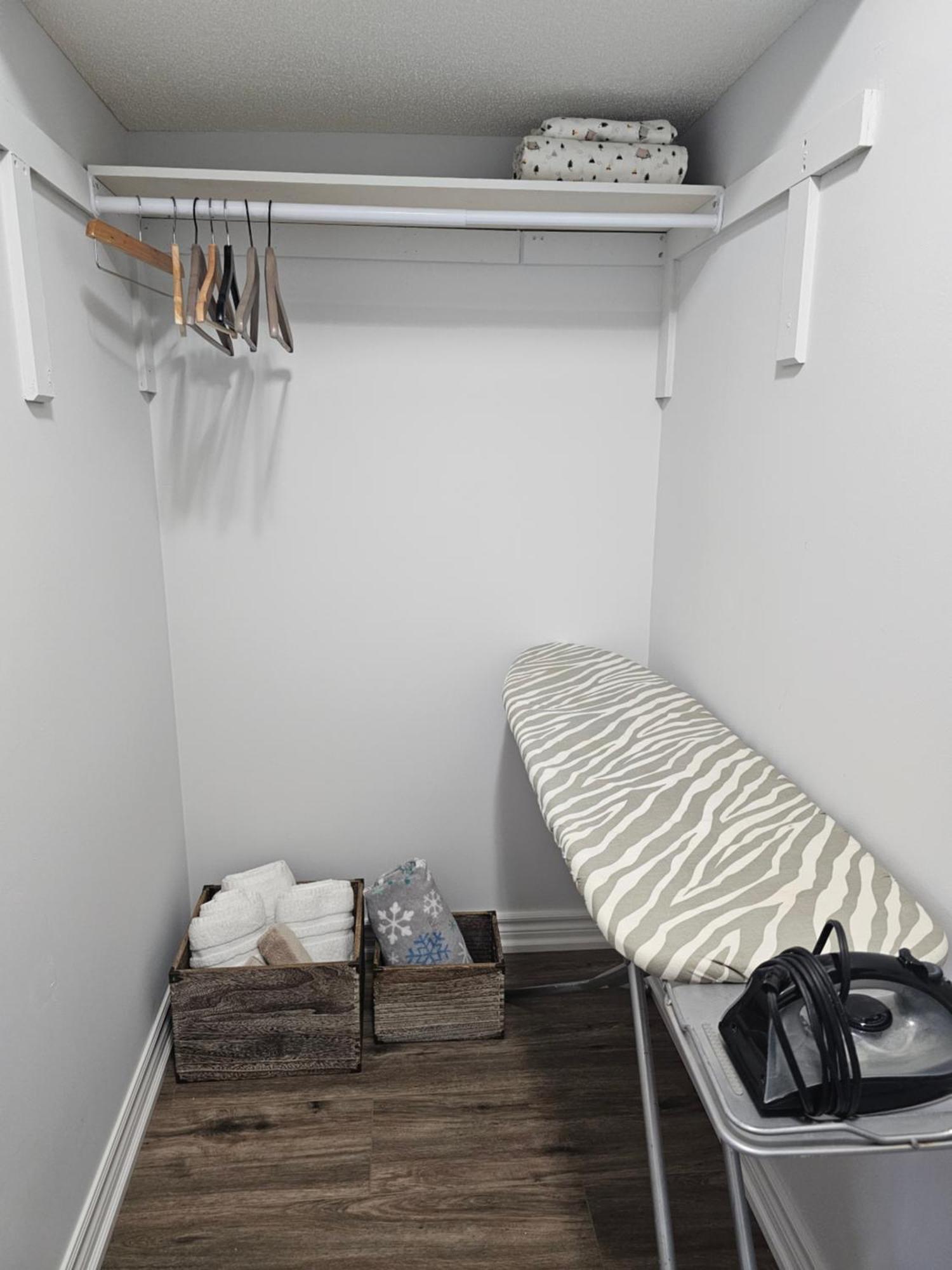 Poolside Entire Lower Level Apt Уитби Экстерьер фото